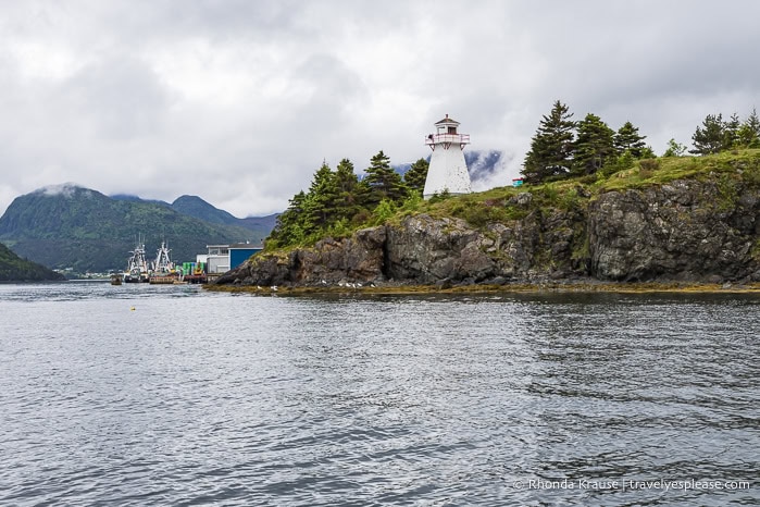 Woody Point Lighthouse with mountains in the background.