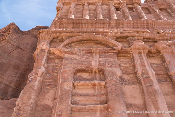 A niche and columns on the Palace Tomb.