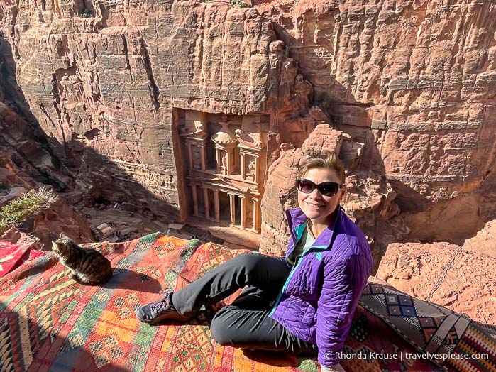 Sitting with a cat at the Treasury viewpoint is one of my favourite memories from my two days in Petra.