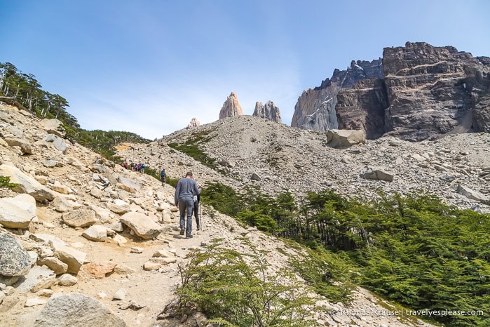 Hikers on the rocky trail to Mirador las Torres.