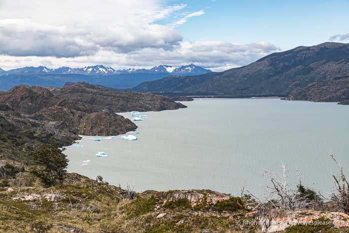 Lago Grey framed by mountains and hills.