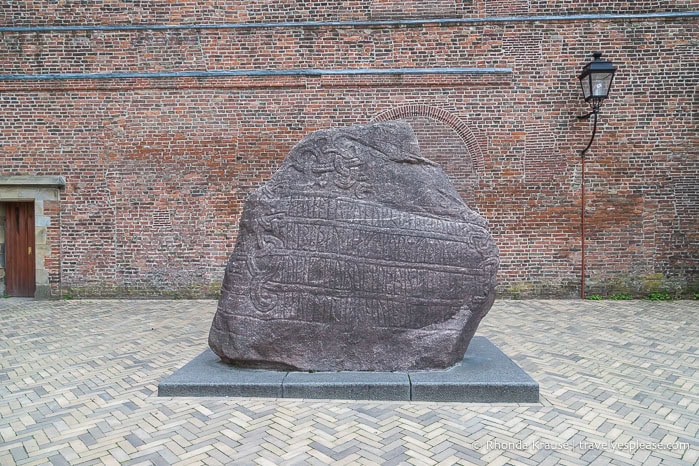 Large stone monument in Dom Square.