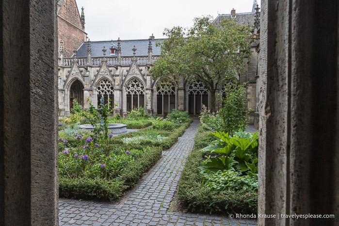 Cloister and garden at the Dom Church.