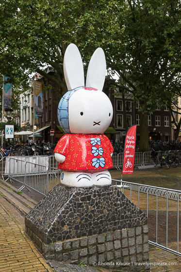 Statue of Miffy.